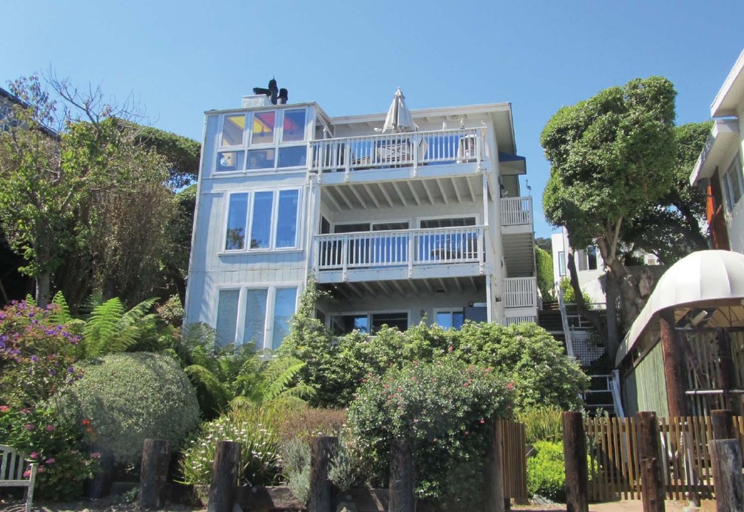 207 Valley St in Sausalito, CA - Building Photo