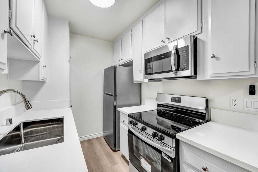 824 Maple St in Santa Monica, CA - Building Photo