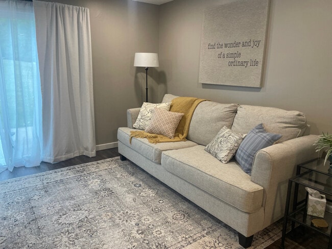 property at 9538 Woodside Cir