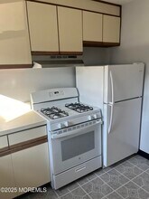 1 Azalea Ct in Eatontown, NJ - Building Photo - Building Photo
