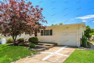 2370 Mockingbird Ln in Florissant, MO - Building Photo