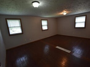 117 E Louis St in Osceola, IN - Building Photo - Building Photo