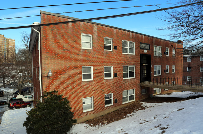 1008 Quebec Ter in Silver Spring, MD - Foto de edificio - Building Photo