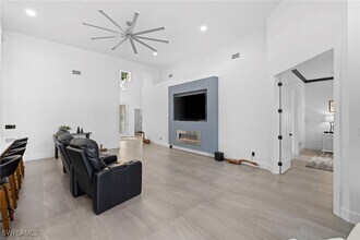 6903 Mauna Loa Ln in Naples, FL - Building Photo - Building Photo