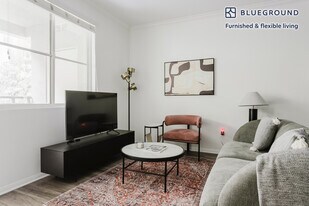 1724 Highland Ave in Los Angeles, CA - Building Photo