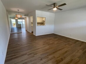 49 Sussex B in West Palm Beach, FL - Building Photo - Building Photo