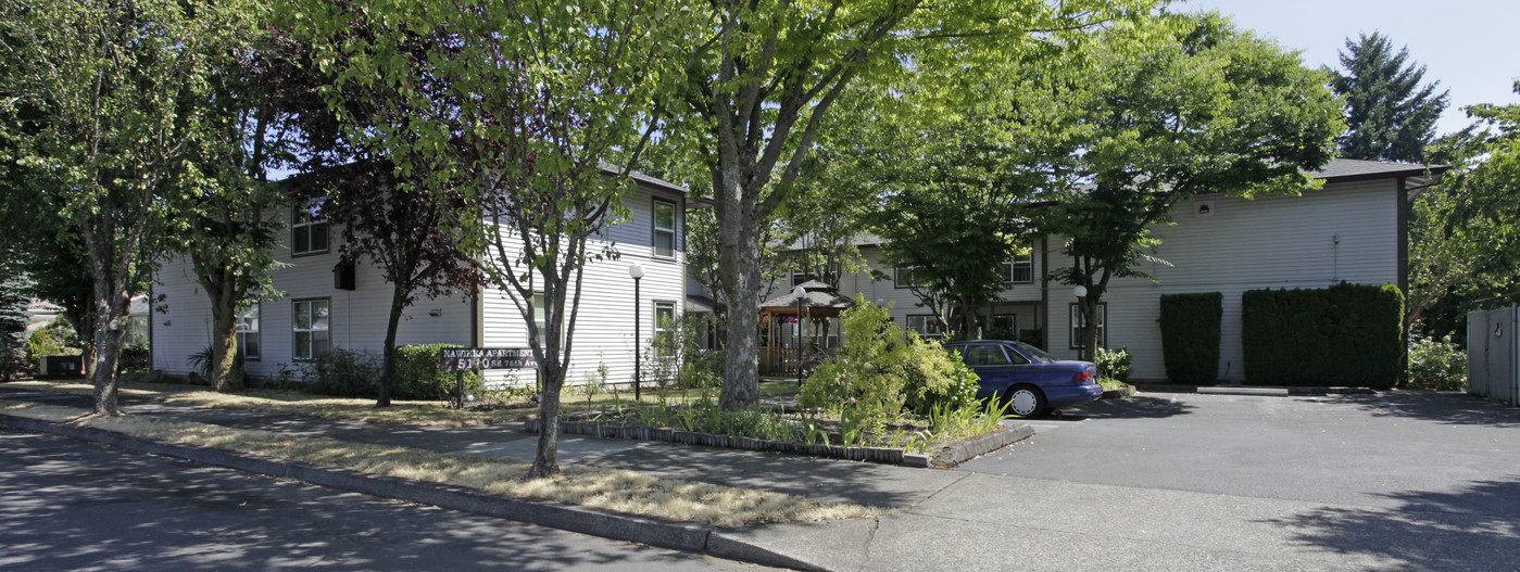 Nawikka Court in Portland, OR - Building Photo