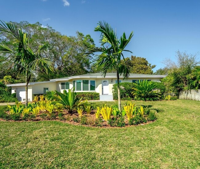 323 Spanish River Blvd