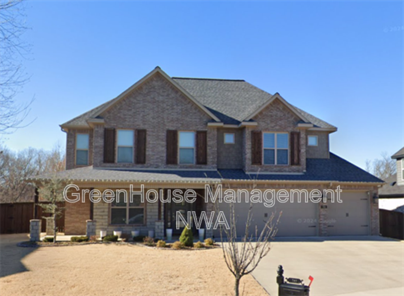 701 NE Green Creek Rd in Bentonville, AR - Foto de edificio