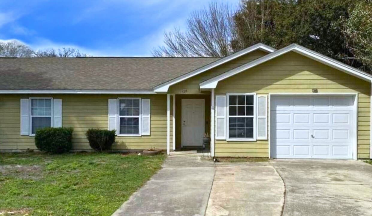 126 Ash Ct in Kingsland, GA - Building Photo