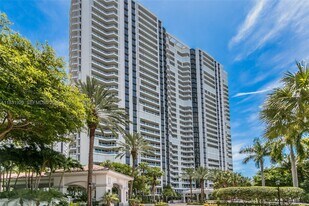 21055 Yacht Club Dr in Aventura, FL - Building Photo
