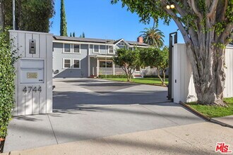 4744 Haskell Ave in Los Angeles, CA - Building Photo - Building Photo