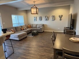 2836 Papa Bear Dr in College Station, TX - Building Photo