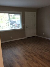 1701 NW Springhill Dr in Albany, OR - Foto de edificio - Building Photo