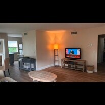 28 Colonial Club Dr, Unit 101 in Boynton Beach, FL - Building Photo