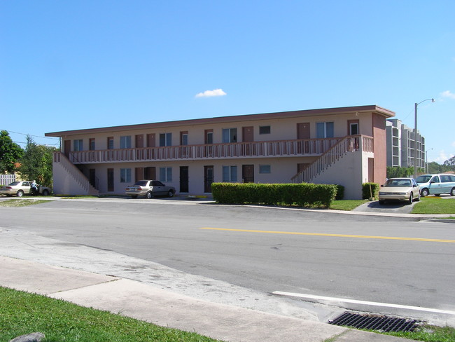 791 SW 64th Ave in Miami, FL - Foto de edificio - Building Photo