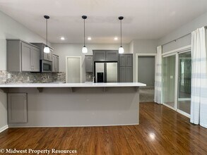 100 NW Whitlock Dr in Lee's Summit, MO - Building Photo - Building Photo