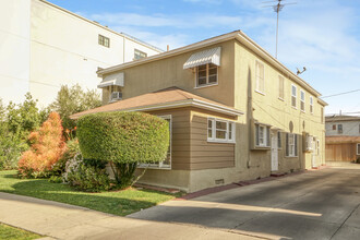 110-116 S Kings Rd in Los Angeles, CA - Building Photo - Building Photo