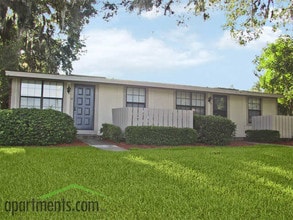 Archer Court in Gainesville, FL - Foto de edificio - Building Photo