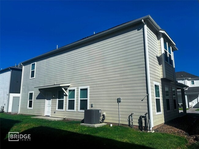 335 Huisache St in Lake Jackson, TX - Foto de edificio - Building Photo