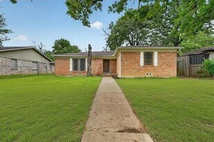 10517 Castlerock Dr in Dallas, TX - Building Photo