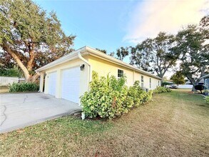 1020 2nd Ave NW in Largo, FL - Building Photo - Building Photo