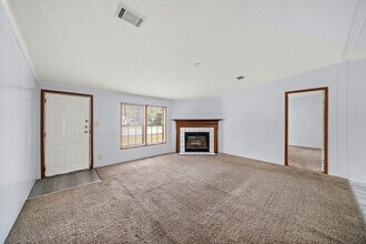 16504 Brittany Way in Conroe, TX - Foto de edificio - Building Photo