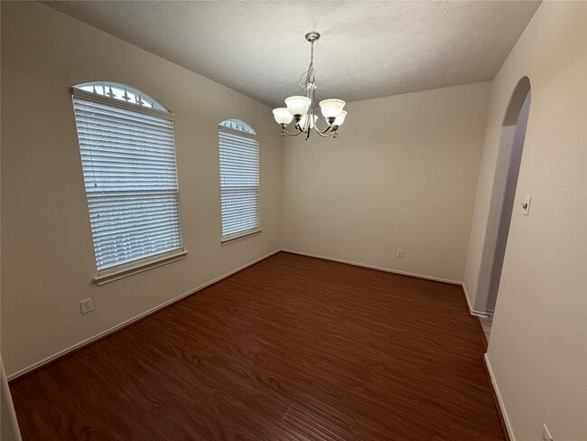 6826 Pheasant Oak Dr in Houston, TX - Building Photo - Building Photo