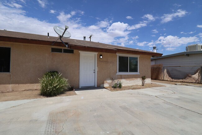 426 W Moyer Ave-Unit -426 W Moyer Ave #C in Ridgecrest, CA - Building Photo - Building Photo