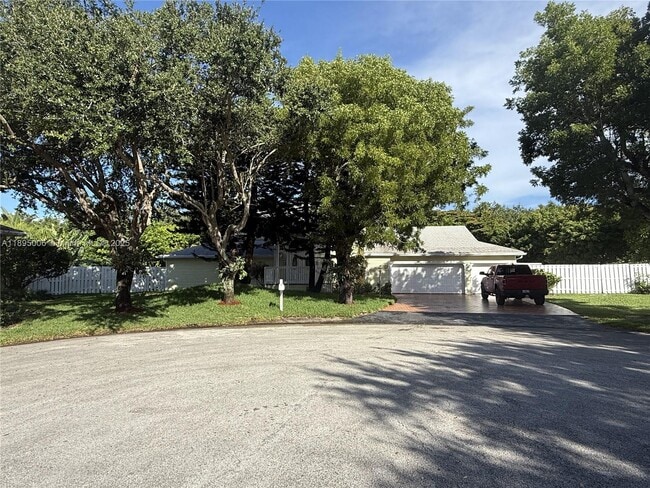 15051 SW 149th St in Miami, FL - Building Photo - Building Photo