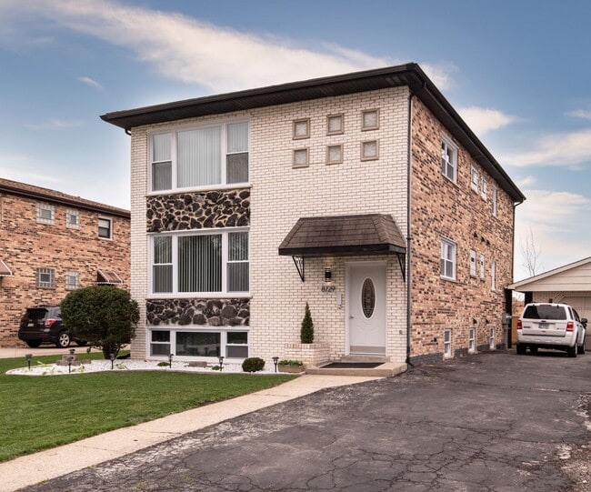 8729 W 73rd Pl, Unit Unit 2