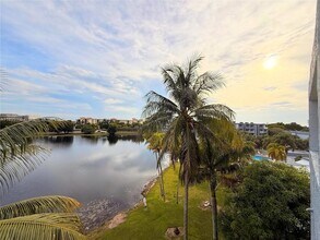 9357 Fontainebleau Blvd, Unit D414 in Miami, FL - Building Photo - Building Photo