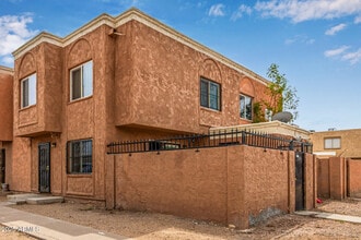 4001 S 45th St in Phoenix, AZ - Building Photo - Building Photo