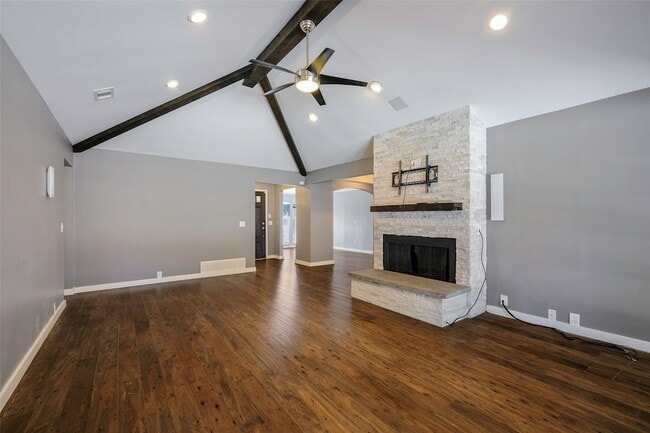 2412 Ables Dr in Plano, TX - Foto de edificio - Building Photo