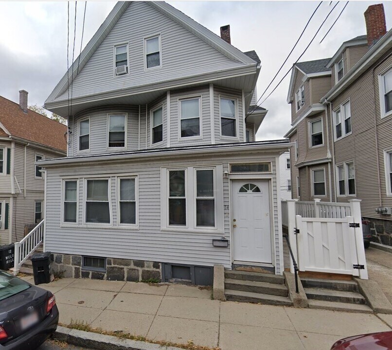12-14 Weld Hill St in Boston, MA - Foto de edificio