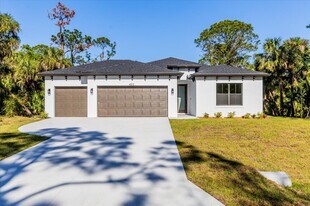 2732 Mather Ln in North Port, FL - Building Photo