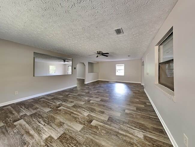 property at 951 Turtle Creek Dr S