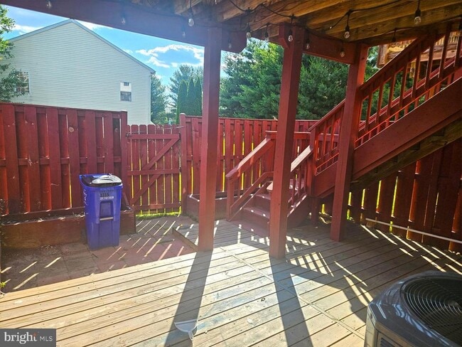 property at 3315 Hollow Ct