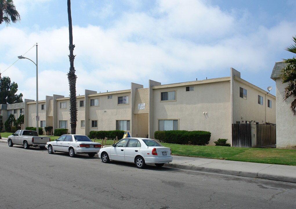 6353 Nightingale St in Ventura, CA - Foto de edificio