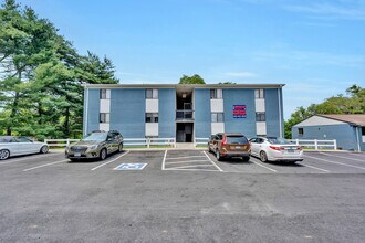 Flats at Thrasher Park in Roanoke, VA - Building Photo - Building Photo