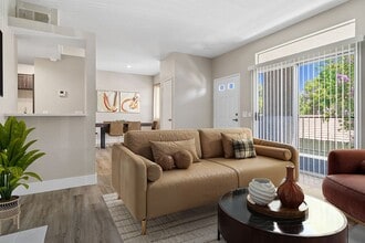 Marquessa Villas Apartments and Townhomes in Corona, CA - Foto de edificio - Building Photo