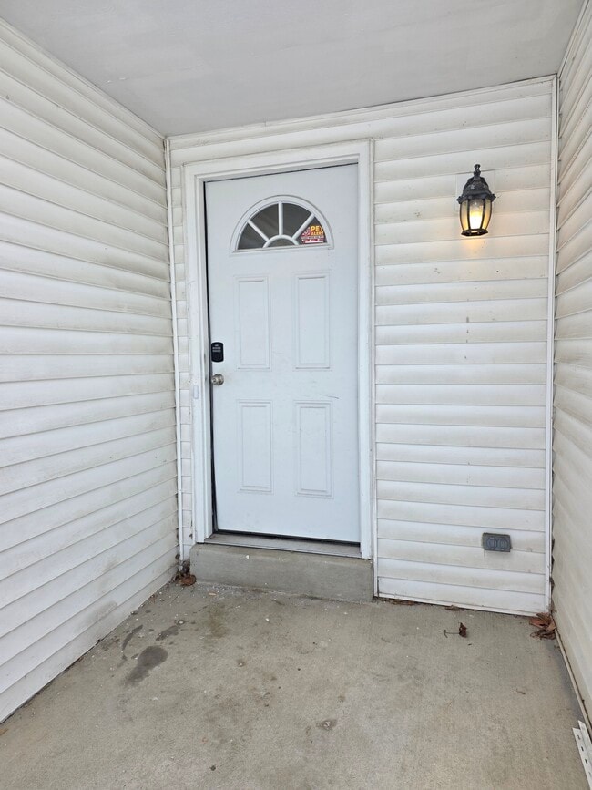 2002 Madera St, Unit 2002 in Waukesha, WI - Building Photo - Building Photo