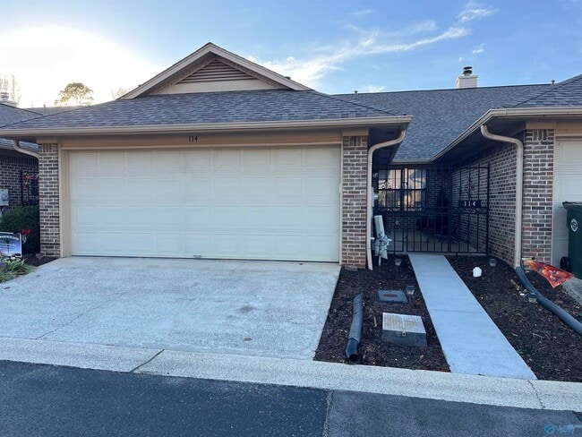 property at 114 Waterford Trce