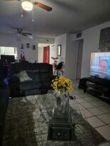 11301 SW 200th St in Miami, FL - Building Photo