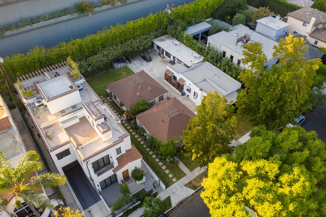 651 Huntley Dr in West Hollywood, CA - Building Photo - Building Photo