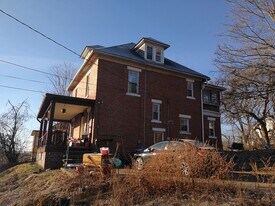 47 Mound St in Athens, OH - Building Photo