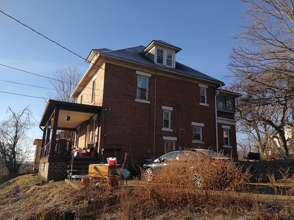 47 Mound St in Athens, OH - Foto de edificio