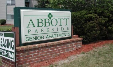 2700 Marfitt Rd in East Lansing, MI - Building Photo - Building Photo