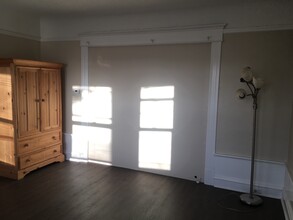 147 Woodrow Street, Unit Front Lower Bedroom in Daly City, CA - Foto de edificio - Building Photo