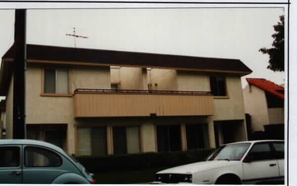 17661 Van Buren St in Huntington Beach, CA - Foto de edificio - Building Photo